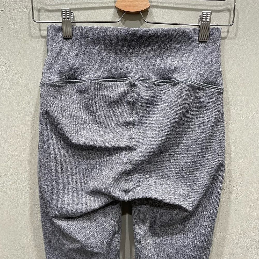 Good American Seamless Leggings in Heather Gray - Size: 2/3 - Picture 9 of 13